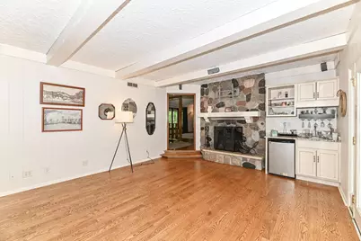 21601 W Lochinvar Ln, New Berlin, WI 53146 - Photo 17