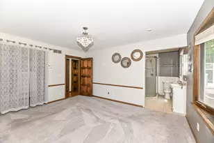 21601 W Lochinvar Ln, New Berlin, WI 53146 - Photo 19