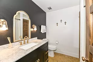 21601 W Lochinvar Ln, New Berlin, WI 53146 - Photo 25