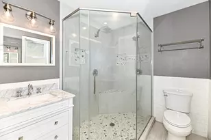 21601 W Lochinvar Ln, New Berlin, WI 53146 - Photo 23