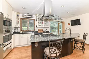 21601 W Lochinvar Ln, New Berlin, WI 53146 - Photo 9