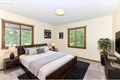 21601 W Lochinvar Ln, New Berlin, WI 53146 - Photo 29