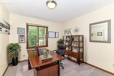 21601 W Lochinvar Ln, New Berlin, WI 53146 - Photo 25