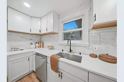 4626 N River Park Blvd, Glendale, WI 53209 - Photo 13