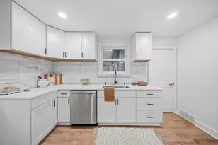 4626 N River Park Blvd, Glendale, WI 53209 - Photo 9