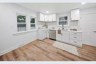4626 N River Park Blvd, Glendale, WI 53209 - Photo 7
