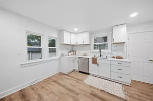 4626 N River Park Blvd, Glendale, WI 53209 - Photo 7