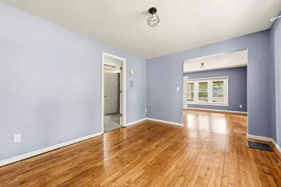 1006 E Land Pl, Milwaukee, WI 53202 - Photo 9