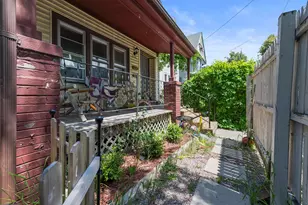 1006 E Land Pl, Milwaukee, WI 53202 - Photo 27