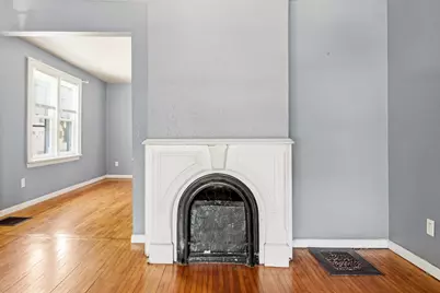 1006 E Land Pl, Milwaukee, WI 53202 - Photo 5