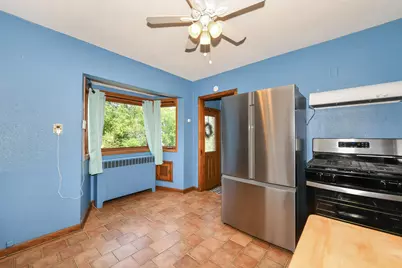 11941 W Howard Ave, Greenfield, WI 53228 - Photo 15