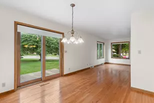 1057 Fleetfoot Dr, Waukesha, WI 53186 - Photo 9