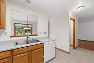 1057 Fleetfoot Dr, Waukesha, WI 53186 - Photo 13