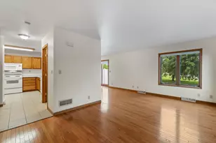 1057 Fleetfoot Dr, Waukesha, WI 53186 - Photo 7