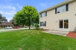 1057 Fleetfoot Dr, Waukesha, WI 53186 - Photo 29