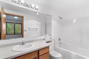 1057 Fleetfoot Dr, Waukesha, WI 53186 - Photo 25