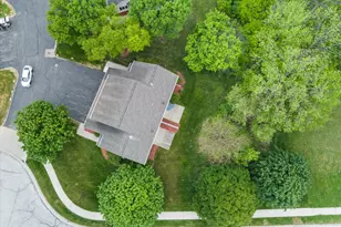 1057 Fleetfoot Dr, Waukesha, WI 53186 - Photo 35