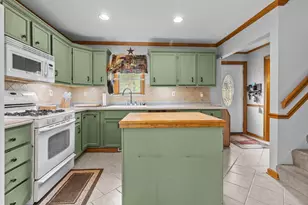 W5838 Mariner Hills Ct, La Grange, WI 53121 - Photo 9