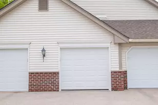 652 Pewaukee Rd, Pewaukee, WI 53072 - Photo 17