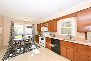 2416 N 91st St, Wauwatosa, WI 53226 - Photo 7
