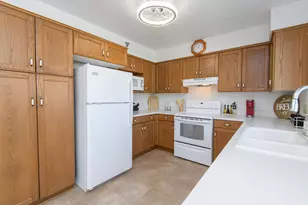 14142 W Waters Way, New Berlin, WI 53151 - Photo 13