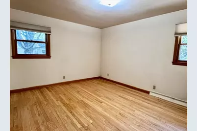 921  Robins Ln, Mukwonago, WI 53149 - Photo 5