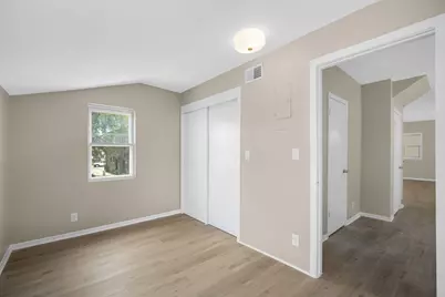 2321 S 19th St, Milwaukee, WI 53215 - Photo 9
