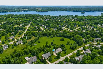 250 E Laurel Cir, Delafield, WI 53018 - Photo 53