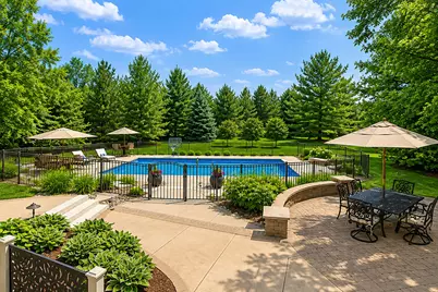 250 E Laurel Cir, Delafield, WI 53018 - Photo 45