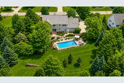 250 E Laurel Cir, Delafield, WI 53018 - Photo 51