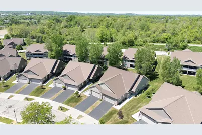 248  Lower Woodford Cir #17, West Bend, WI 53090 - Photo 11