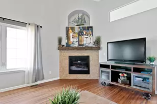 248 Lower Woodford Cir, West Bend, WI 53090 - Photo 15