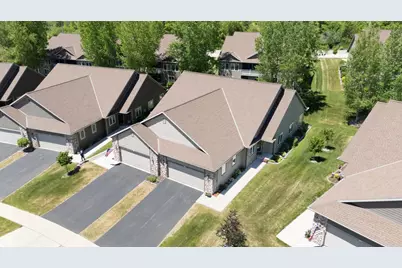 248  Lower Woodford Cir #17, West Bend, WI 53090 - Photo 7