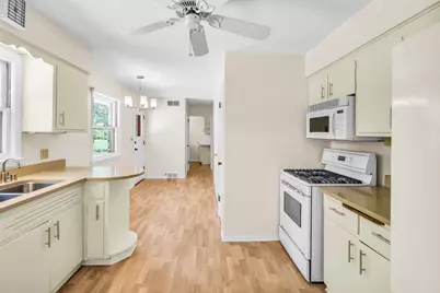 11240 N Valley Dr, Mequon, WI 53092 - Photo 9
