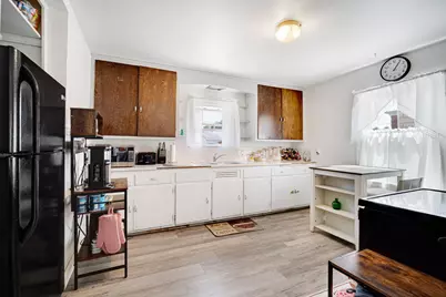 2144 S 98th St, West Allis, WI 53227 - Photo 9