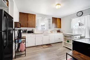 2144 S 98th St, West Allis, WI 53227 - Photo 9