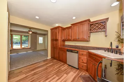 10852 S Richard Rd, Oak Creek, WI 53154 - Photo 9