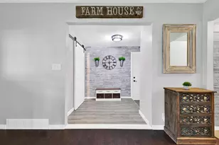 11300 Parkview Ln, Hales Corners, WI 53130 - Photo 13