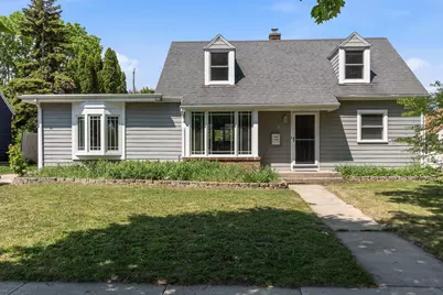 219  Summit Dr, Port Washington, WI 53074 - Photo 1