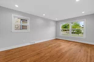 7029 W Hampton Ave, Milwaukee, WI 53218 - Photo 17