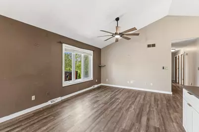 864  Mallinger Dr, Port Washington, WI 53074 - Photo 9