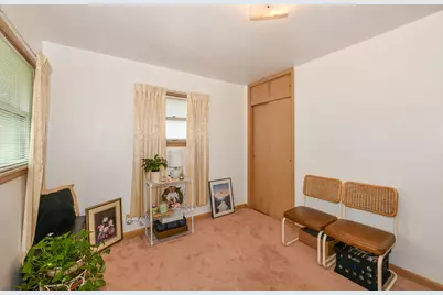 8100 W Lynmar Ter, Milwaukee, WI 53222 - Photo 19