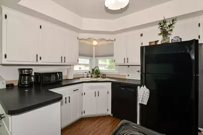 8100 W Lynmar Ter, Milwaukee, WI 53222 - Photo 11