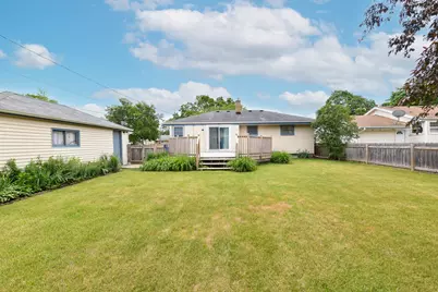 8100 W Lynmar Ter, Milwaukee, WI 53222 - Photo 27