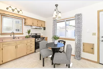 W158N8971  Charles Dr #8973, Menomonee Falls, WI 53051 - Photo 11
