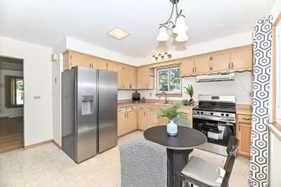 W158N8971  Charles Dr #8973, Menomonee Falls, WI 53051 - Photo 9