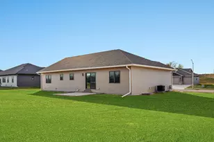 935 Crockett Dr, Holmen, WI 54636 - Photo 25