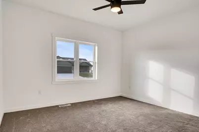 935  Crockett Dr, Holmen, WI 54636 - Photo 15
