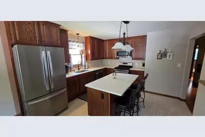 5611  Windward Dr, Racine, WI 53406 - Photo 9