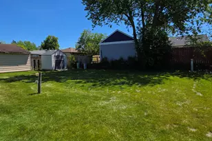 5611 Windward Dr, Racine, WI 53406 - Photo 3